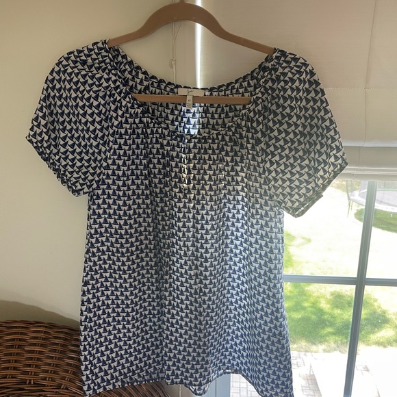 Like new Joie silk sailboat blouse. size XS - Picture 9 of 9
